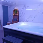 Renovee Avec Jacuzzi Et Espaces De Detente - Fr-1-589-833 Casa vacanze *